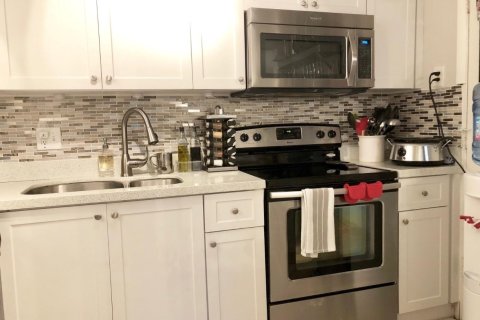 Condo in Hollywood, Florida, 2 bedrooms  № 2241397 - photo 11