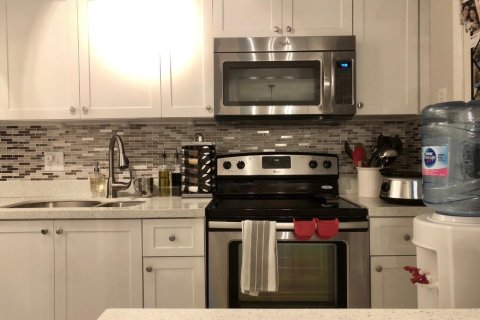 Condo in Hollywood, Florida, 2 bedrooms  № 2241397 - photo 12