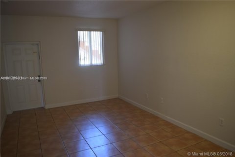 Condo in Hialeah, Florida, 2 bedrooms  № 1893325 - photo 16