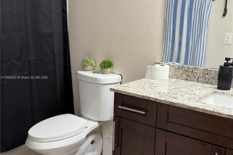 Condo in Hialeah, Florida, 2 bedrooms  № 1893325 - photo 22