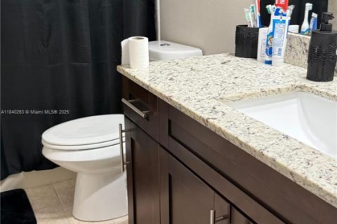 Condo in Hialeah, Florida, 2 bedrooms  № 1893325 - photo 17