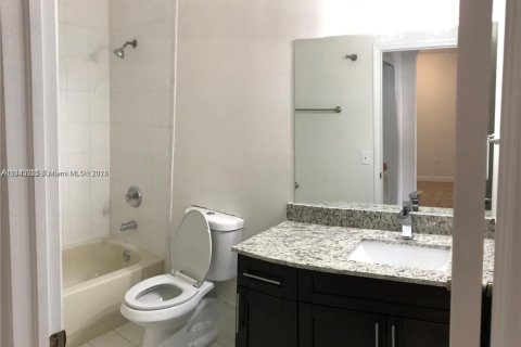 Condo in Hialeah, Florida, 2 bedrooms  № 1893325 - photo 11