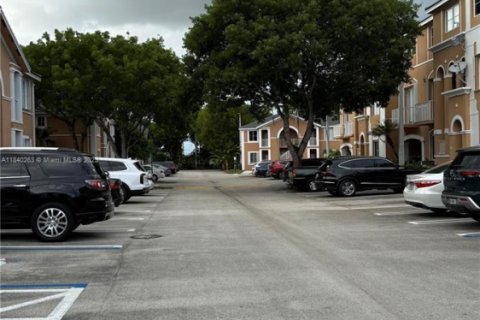 Condo in Hialeah, Florida, 2 bedrooms  № 1893325 - photo 21