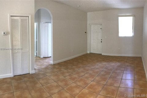 Condo in Hialeah, Florida, 2 bedrooms  № 1893325 - photo 3