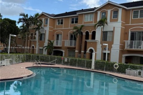 Condo in Hialeah, Florida, 2 bedrooms  № 1893325 - photo 27