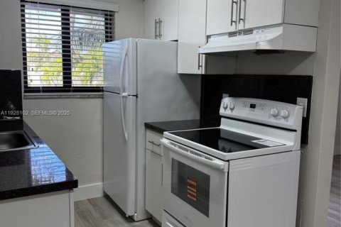 Appartement à louer à Hialeah, Floride: 1 chambre, 60.39 m2 № 1987519 - photo 17