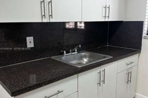 Appartement à louer à Hialeah, Floride: 1 chambre, 60.39 m2 № 1987519 - photo 18