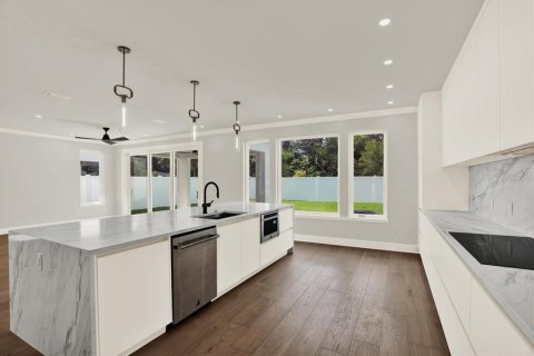 Casa en venta en Tampa, Florida, 4 dormitorios, 299.42 m2 № 1761515 - foto 8