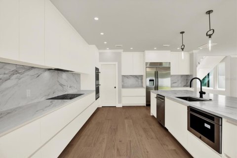 Casa en venta en Tampa, Florida, 4 dormitorios, 299.42 m2 № 1761515 - foto 5
