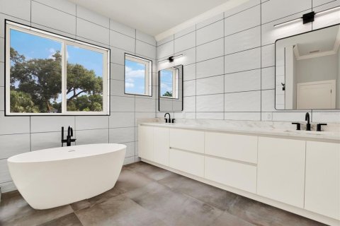 Casa en venta en Tampa, Florida, 4 dormitorios, 299.42 m2 № 1761515 - foto 21