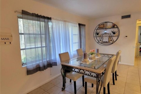 House in DeLand, Florida 4 bedrooms, 148.46 sq.m. № 1829315 - photo 3