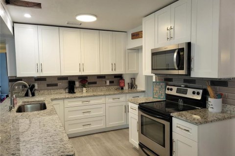 House in DeLand, Florida 4 bedrooms, 148.46 sq.m. № 1829315 - photo 7