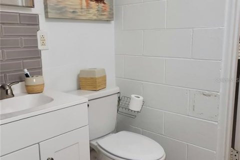 House in DeLand, Florida 4 bedrooms, 148.46 sq.m. № 1829315 - photo 16