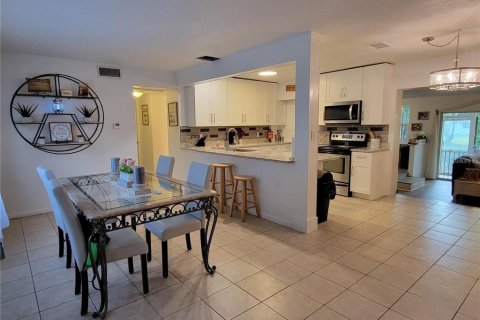 House in DeLand, Florida 4 bedrooms, 148.46 sq.m. № 1829315 - photo 21