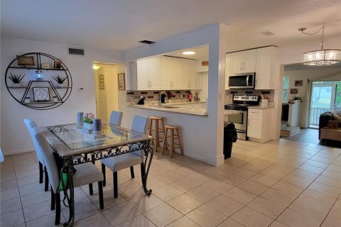 House in DeLand, Florida 4 bedrooms, 148.46 sq.m. № 1829315 - photo 22