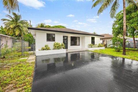 House in Delray Beach, Florida 4 bedrooms, 134.52 sq.m. № 1888154 - photo 2