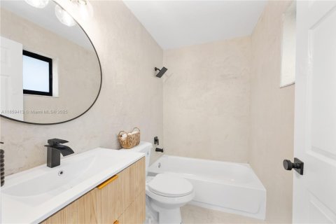 House in Delray Beach, Florida 4 bedrooms, 134.52 sq.m. № 1888154 - photo 13