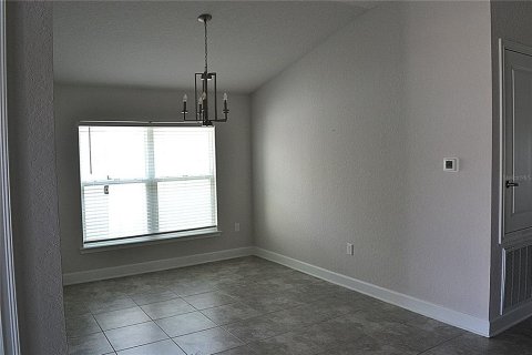 House in Haines City, Florida 4 bedrooms, 167.87 sq.m. № 2225031 - photo 9