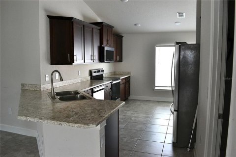 House in Haines City, Florida 4 bedrooms, 167.87 sq.m. № 2225031 - photo 13