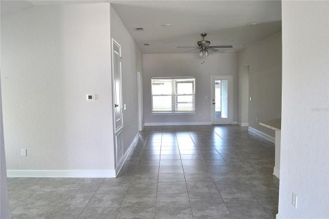 House in Haines City, Florida 4 bedrooms, 167.87 sq.m. № 2225031 - photo 8