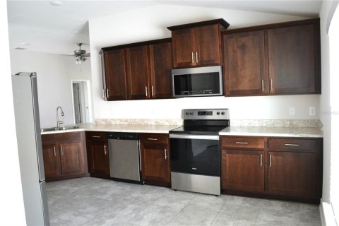 House in Haines City, Florida 4 bedrooms, 167.87 sq.m. № 2225031 - photo 15
