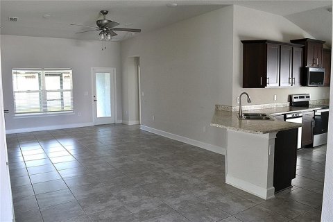 House in Haines City, Florida 4 bedrooms, 167.87 sq.m. № 2225031 - photo 11