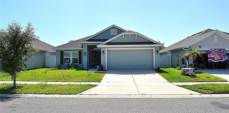 House in Haines City, Florida 4 bedrooms, 167.87 sq.m. № 2225031
