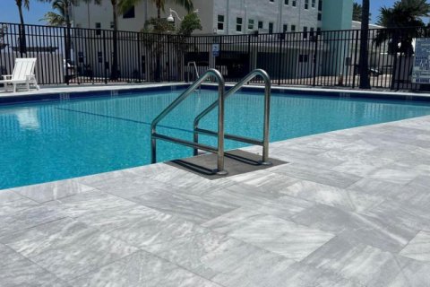 Condo in Hollywood, Florida, 3 rooms  № 2183088 - photo 8