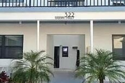 Condo in Hollywood, Florida, 3 rooms  № 2183088 - photo 2