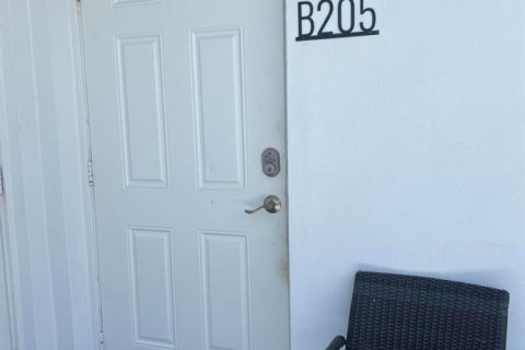 Condo in Hollywood, Florida, 3 rooms  № 2183088 - photo 4