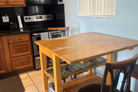 Condo in Hollywood, Florida, 3 rooms  № 2183088 - photo 11