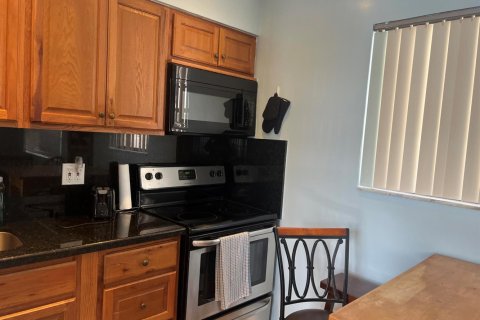 Condo in Hollywood, Florida, 3 rooms  № 2183088 - photo 13