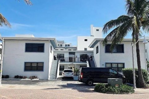 Condo in Hollywood, Florida, 3 rooms  № 2183088 - photo 3