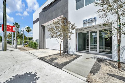 Commercial property in Miami, Florida № 1861038 - photo 3