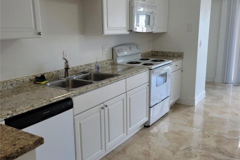 Villa ou maison à louer à Bradenton, Floride: 2 chambres, 95.88 m2 № 2421834 - photo 6