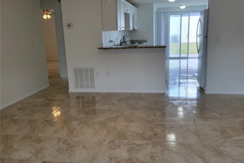 Villa ou maison à louer à Bradenton, Floride: 2 chambres, 95.88 m2 № 2421834 - photo 4