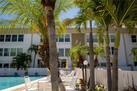 Condo in Clearwater, Florida, 2 bedrooms  № 2122479