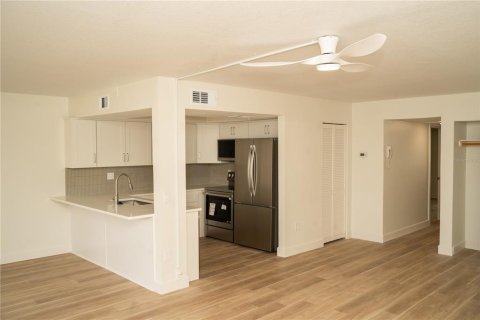 Condominio en venta en Clearwater, Florida, 2 dormitorios, 96.15 m2 № 2122479 - foto 3