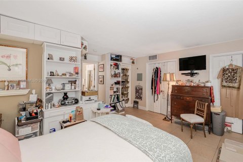 Condo in Miami, Florida, 1 bedroom № 2175216 - photo 22