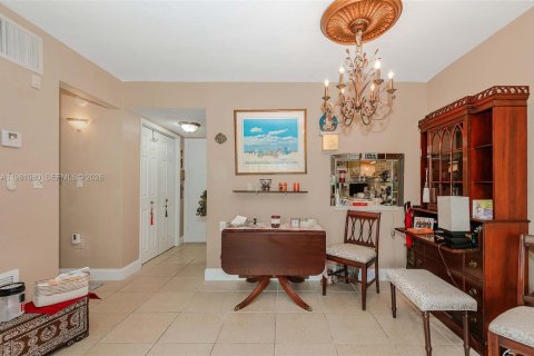 Condo in Miami, Florida, 1 bedroom № 2175216 - photo 10