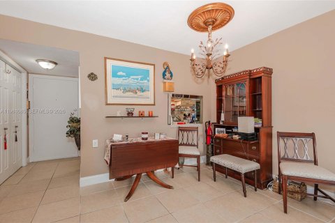 Condo in Miami, Florida, 1 bedroom № 2175216 - photo 7