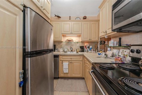 Condo in Miami, Florida, 1 bedroom № 2175216 - photo 19