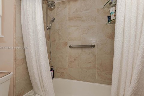 Condo in Miami, Florida, 1 bedroom № 2175216 - photo 24