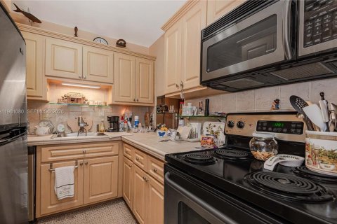 Condo in Miami, Florida, 1 bedroom № 2175216 - photo 20