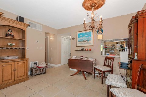 Condo in Miami, Florida, 1 bedroom № 2175216 - photo 9