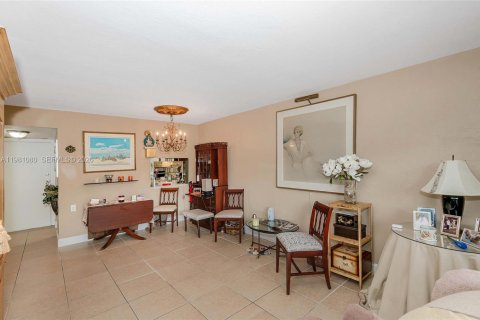 Condo in Miami, Florida, 1 bedroom № 2175216 - photo 16