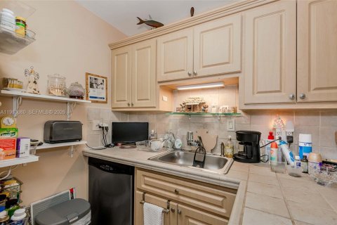 Condo in Miami, Florida, 1 bedroom № 2175216 - photo 21