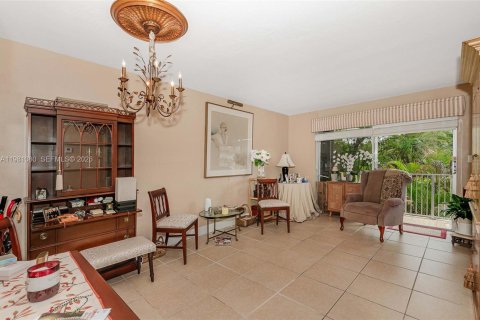 Condo in Miami, Florida, 1 bedroom № 2175216 - photo 6