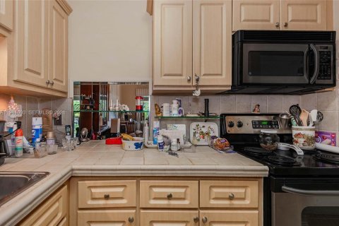 Condo in Miami, Florida, 1 bedroom № 2175216 - photo 17