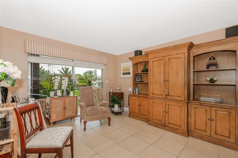 Condo in Miami, Florida, 1 bedroom № 2175216 - photo 5